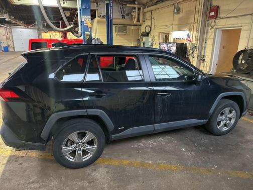 2022 Toyota RAV4 Hybrid LE