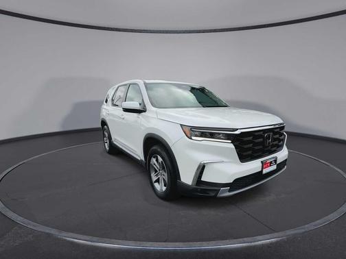 Platinum White Pearl 2023 Honda Pilot AWD EX-L 7 Passenger