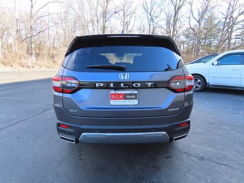 Modern Steel Metallic 2026 Honda Pilot Touring 8-Passenger