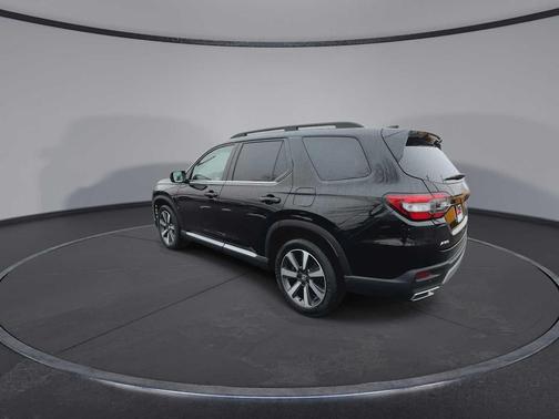 2023 Honda Pilot Touring 8-Passenger