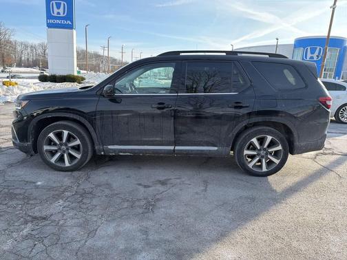 2023 Honda Pilot Touring 8-Passenger