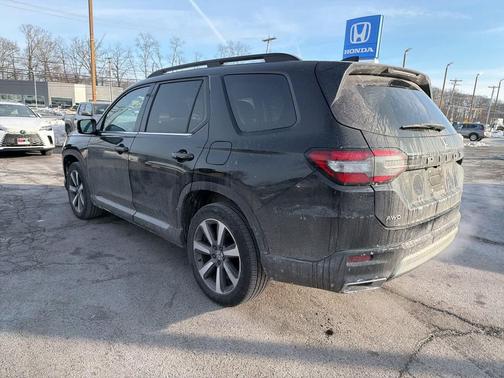 2023 Honda Pilot Touring 8-Passenger