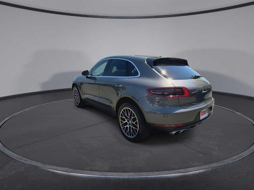 Agate Gray Metallic 2016 Porsche Macan Macan S