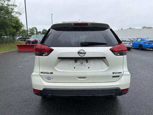 Pearl White 2018 Nissan Rogue SV