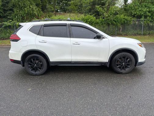 Pearl White 2018 Nissan Rogue SV