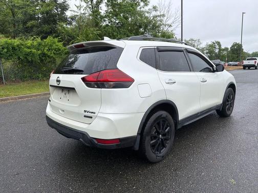 Pearl White 2018 Nissan Rogue SV