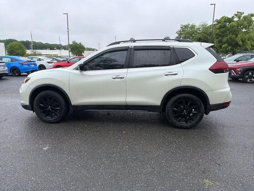 Pearl White 2018 Nissan Rogue SV