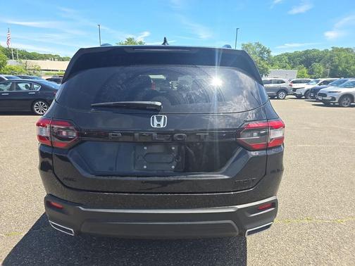 Crystal Black Pearl 2023 Honda Pilot AWD Sport