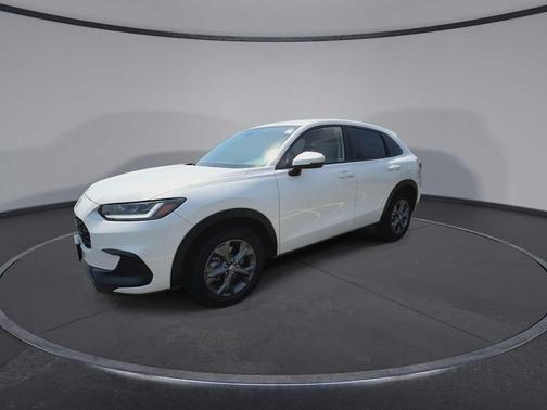 Platinum White Pearl 2026 Honda HR-V LX