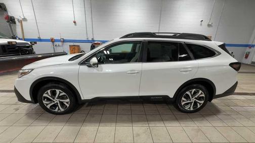 Crystal White Pearl 2021 Subaru Outback Limited
