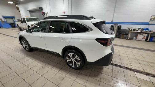 Crystal White Pearl 2021 Subaru Outback Limited