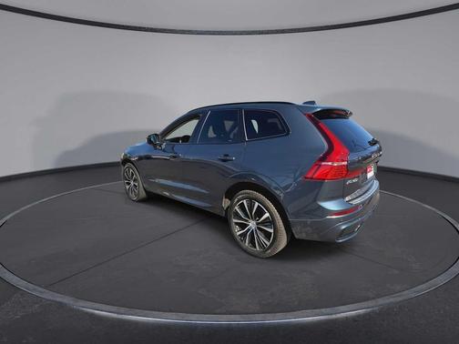 2023 Volvo XC60 B5 Plus Dark Theme