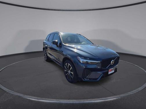 2023 Volvo XC60 B5 Plus Dark Theme