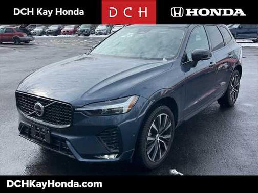 2023 Volvo XC60 B5 Plus Dark Theme