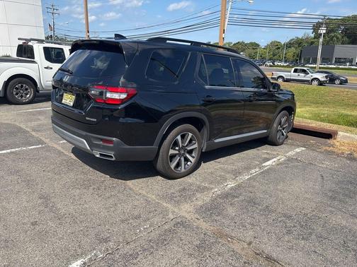 2023 Honda Pilot Touring 8-Passenger