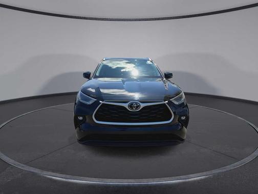 Midnight Black Metallic 2021 Toyota Highlander XLE
