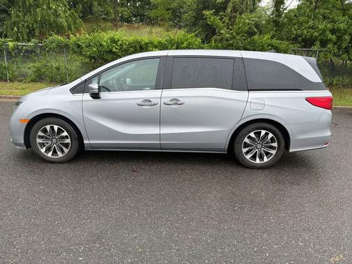 Lunar Silver Metallic 2024 Honda Odyssey EX-L