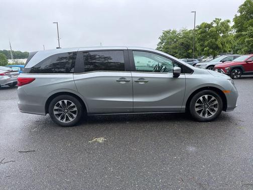 Lunar Silver Metallic 2024 Honda Odyssey EX-L