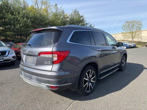 Modern Steel Metallic 2019 Honda Pilot Elite