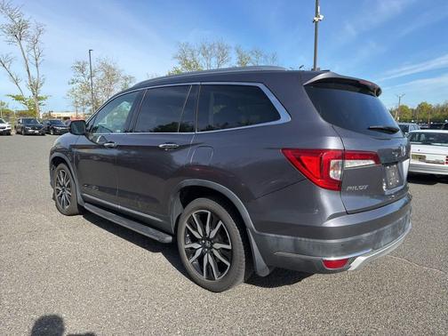 Modern Steel Metallic 2019 Honda Pilot Elite