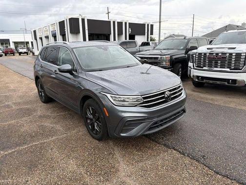 Platinum Gray Metallic 2024 Volkswagen Tiguan 2.0T SE