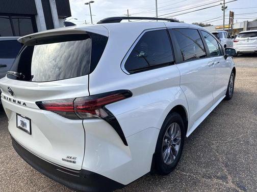 2021 Toyota Sienna XLE