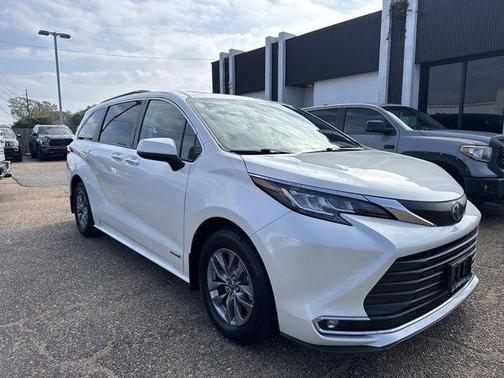 2021 Toyota Sienna XLE