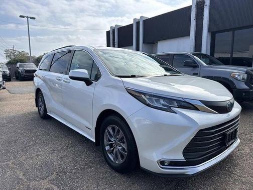 2021 Toyota Sienna XLE