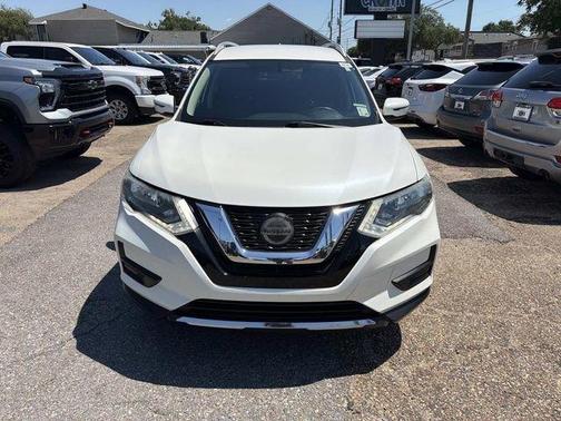 White 2018 Nissan Rogue SV