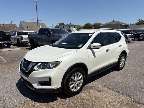 White 2018 Nissan Rogue SV