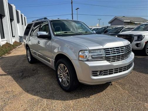 2014 Lincoln Navigator Base