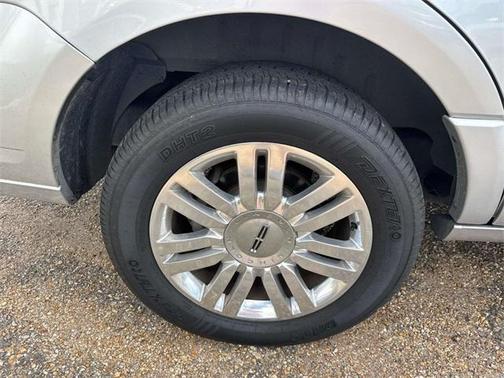 2014 Lincoln Navigator Base