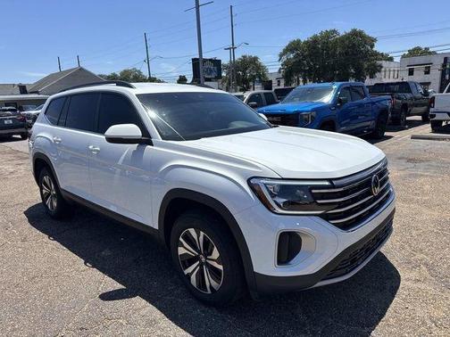 Pure White 2024 Volkswagen Atlas 2.0T SE