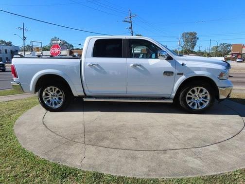 Photo 5 of 30 of 2018 RAM 1500 Longhorn