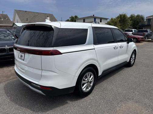 Snow White Pearl 2024 Kia Carnival LX