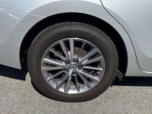 Classic Silver Metallic 2014 Toyota Corolla LE Plus