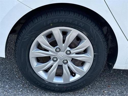 2020 Hyundai Accent SE