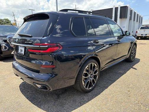 Carbon Black Metallic 2023 BMW X7 xDrive40i