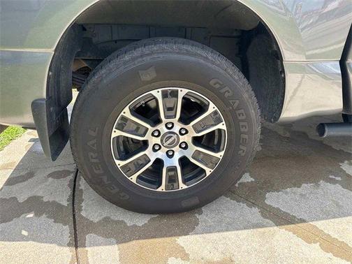2023 Nissan Titan SV
