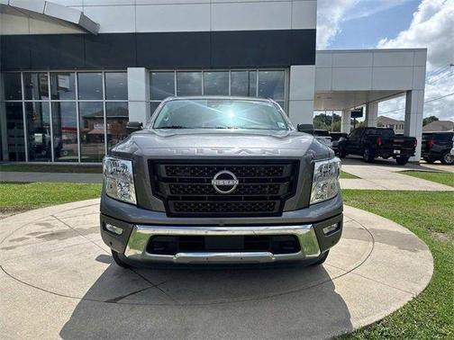 2023 Nissan Titan SV