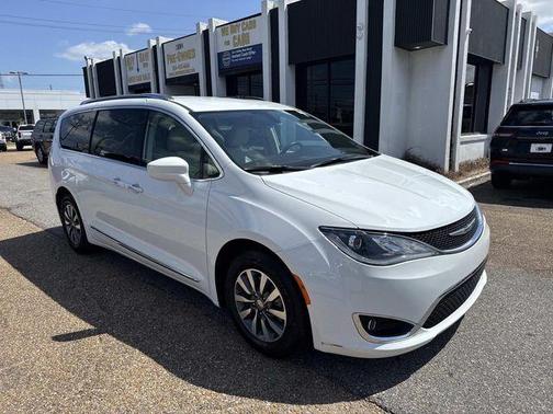 Bright White Clearcoat 2020 Chrysler Pacifica Touring-L Plus