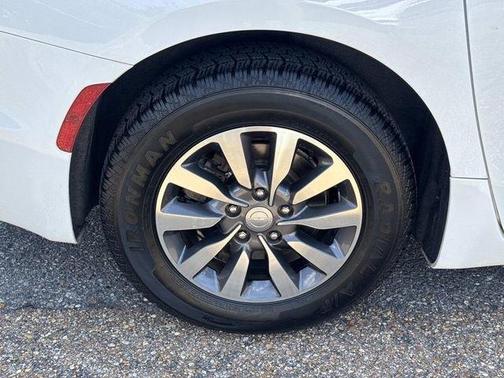 Bright White Clearcoat 2020 Chrysler Pacifica Touring-L Plus