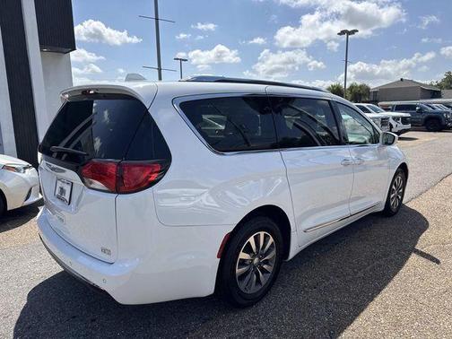Bright White Clearcoat 2020 Chrysler Pacifica Touring-L Plus