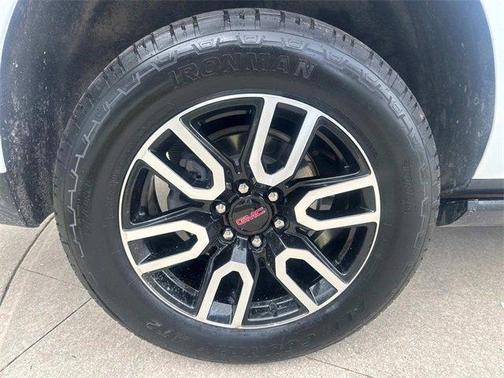 2023 GMC Yukon XL AT4