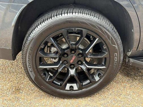 Sky 2021 GMC Yukon SLT