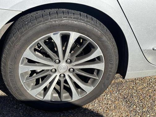 2017 Buick LaCrosse Essence