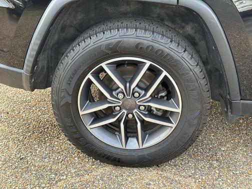 2019 Jeep Grand Cherokee Laredo E