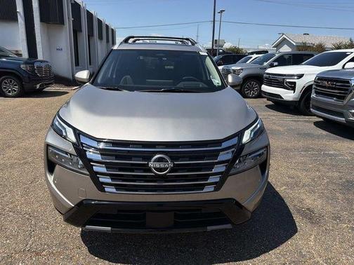 Champagne Silve 2026 Nissan Rogue Platinum