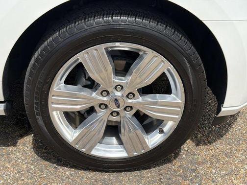 White Metallic 2023 Ford Expedition Platinum