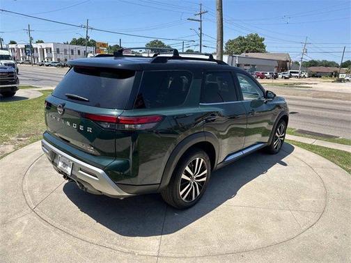 2023 Nissan Pathfinder Platinum